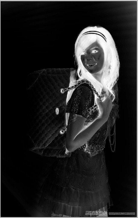 Photoshop给偏暗的人物图片整体美白及润色