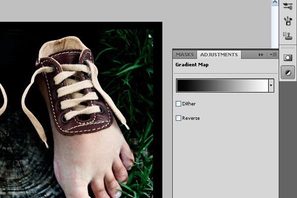 Photoshop合成长在脚上的神奇鞋子,PS教程,图老师教程网