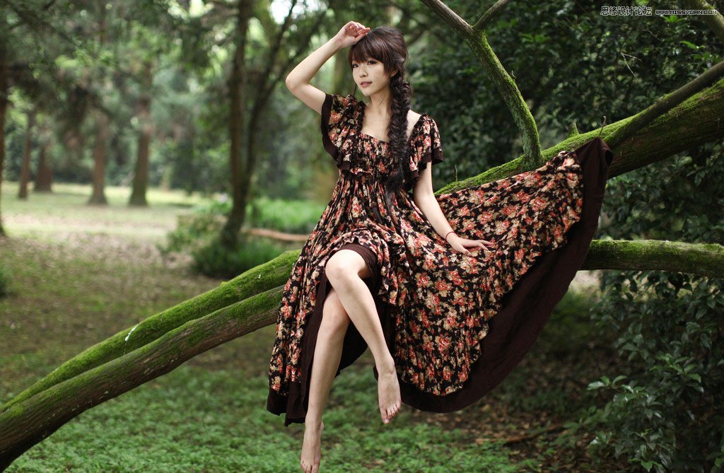 Photoshop调出树林美女梦幻的深蓝色调,PS教程,图老师教程网