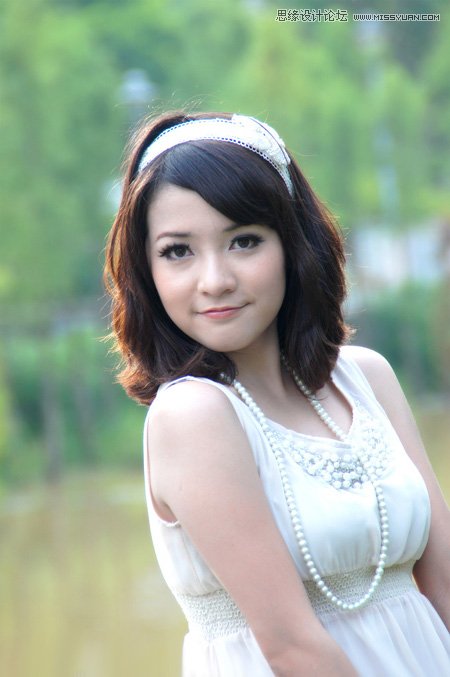 Photoshop给外景可爱美女唯美淡青效果