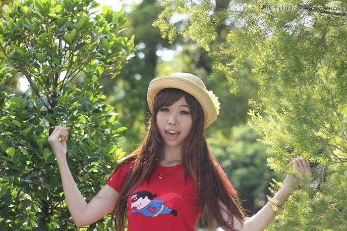 Photoshop调出搞怪女孩唯美的淡红效果