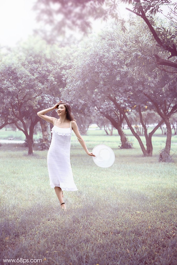 Photoshop调出外景林中女孩梦幻紫色效果