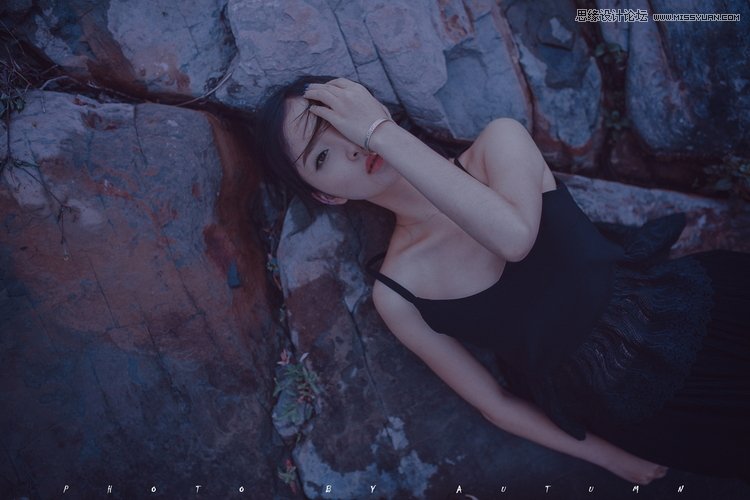 Photoshop调出人像照片暗色电影胶片效果