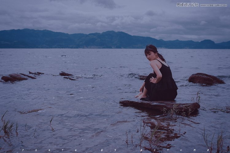 Photoshop调出人像照片暗色电影胶片效果