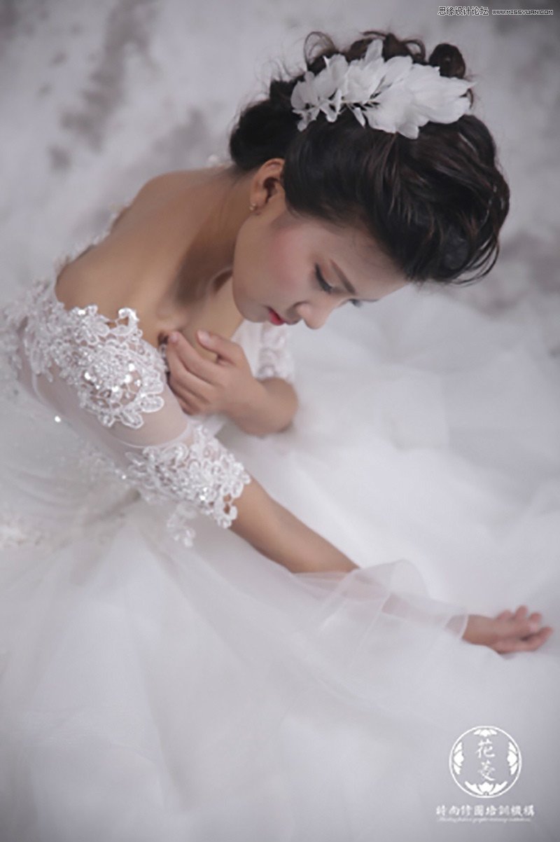 Photoshop给室内婚纱照片添加甜美肤色效果