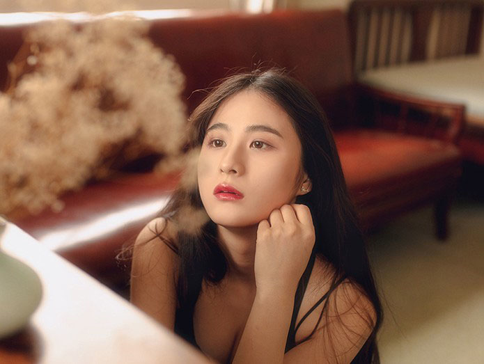 Photoshop调出梦幻柔美光效的美女人像