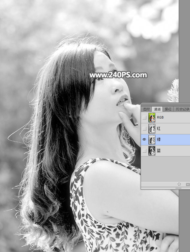 Photoshop抠出多发丝的夏季外景美女人像照片