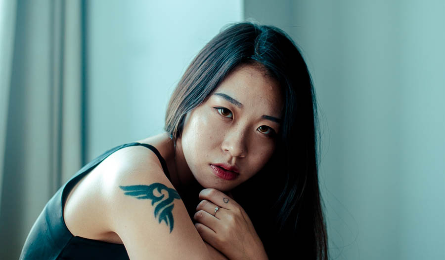 Photoshop调出室内人像惊艳冷色效果