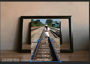 创意合成:用PS合成的人像走进画框效果